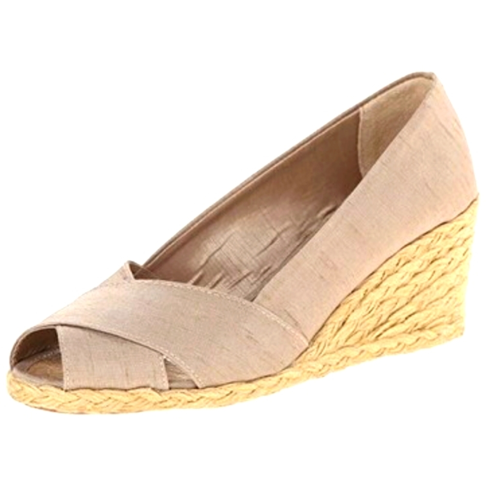 Adrienne Vittadini Footwear Women's Bailee Wedge
